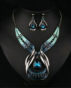 BLUE CRYSTAL NECKLACE SET